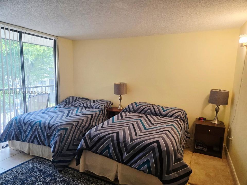 For Sale: $275,000 (2 beds, 2 baths, 965 Square Feet)