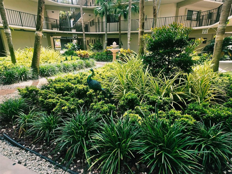 For Sale: $275,000 (2 beds, 2 baths, 965 Square Feet)