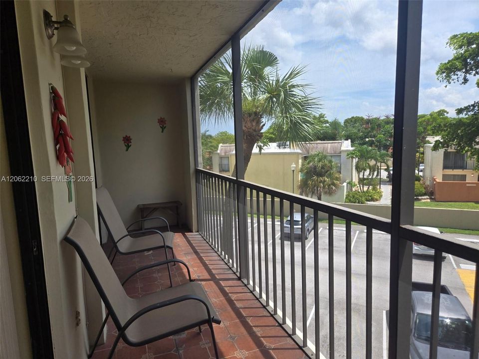 For Sale: $275,000 (2 beds, 2 baths, 965 Square Feet)