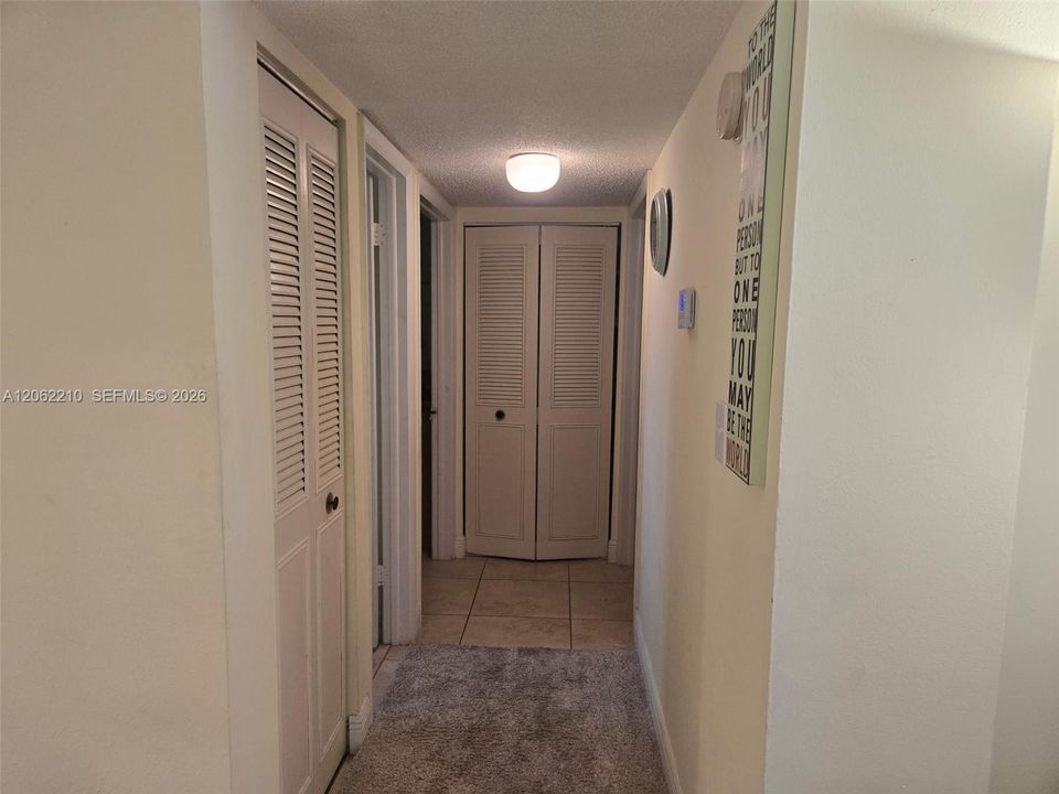 For Sale: $275,000 (2 beds, 2 baths, 965 Square Feet)