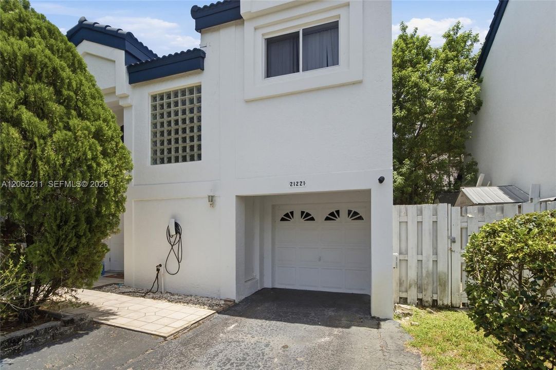 В аренду: $3,990 (3 спален, 2 ванн, 1451 Квадратных фут)