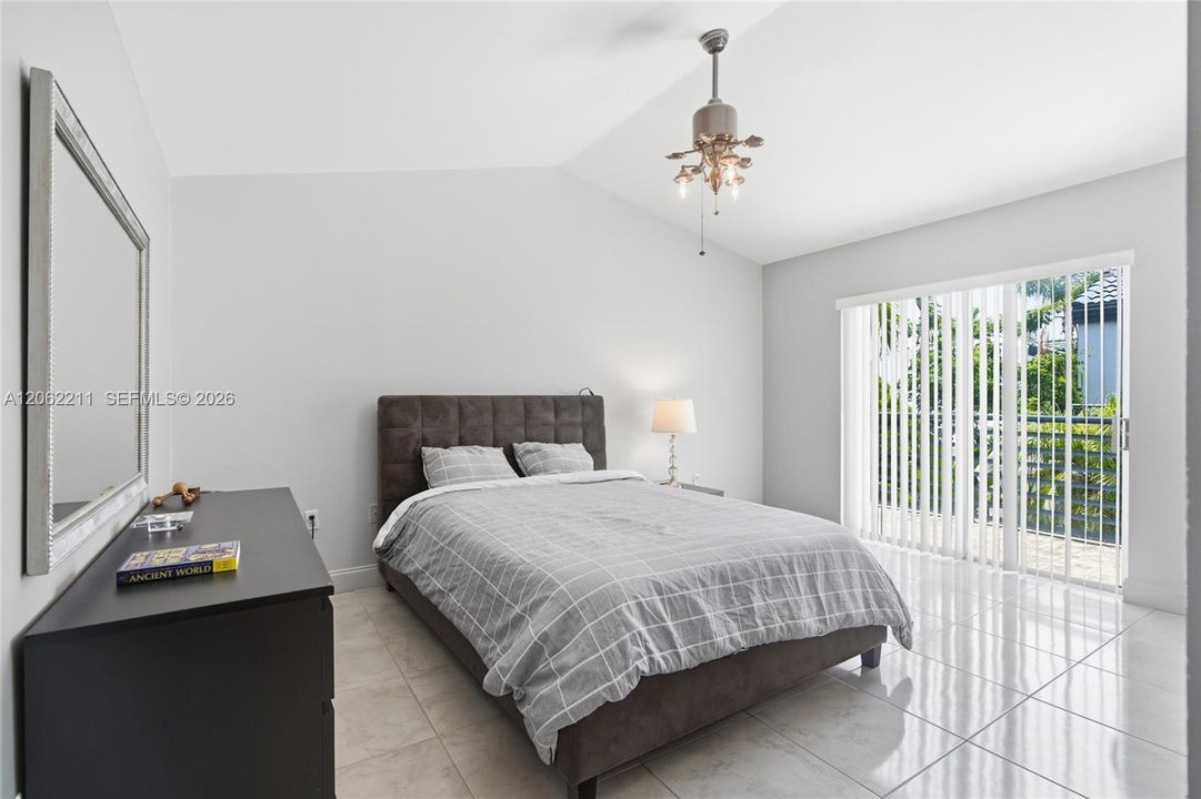 В аренду: $3,990 (3 спален, 2 ванн, 1451 Квадратных фут)