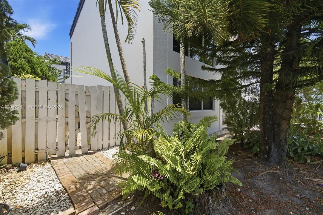 В аренду: $3,990 (3 спален, 2 ванн, 1451 Квадратных фут)