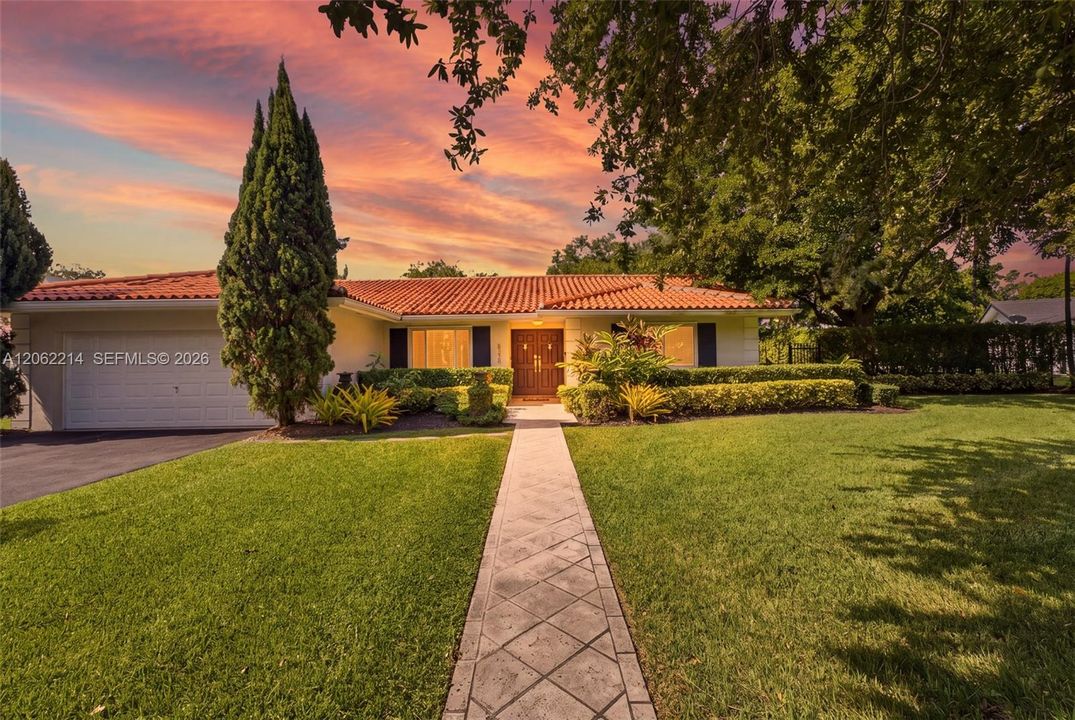 En Venta: $1,150,000 (3 camas, 2 baños, 2154 Pies cuadrados)