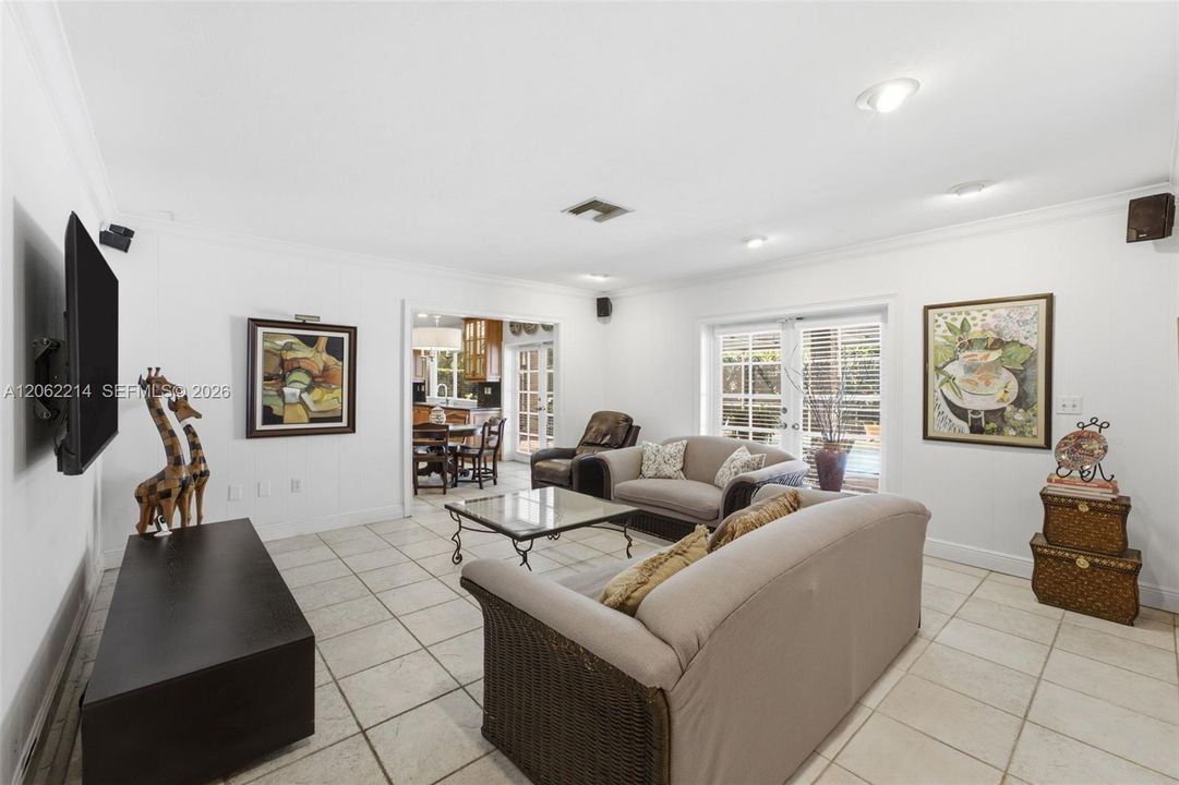 En Venta: $1,150,000 (3 camas, 2 baños, 2154 Pies cuadrados)
