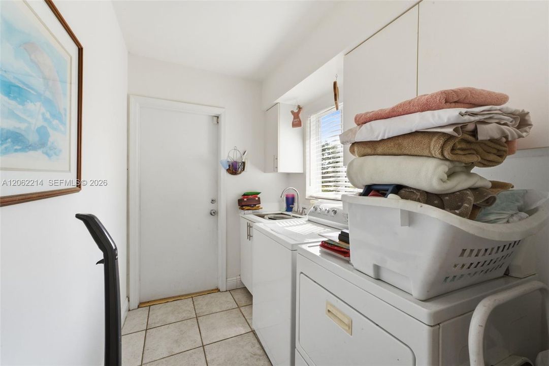 En Venta: $1,150,000 (3 camas, 2 baños, 2154 Pies cuadrados)