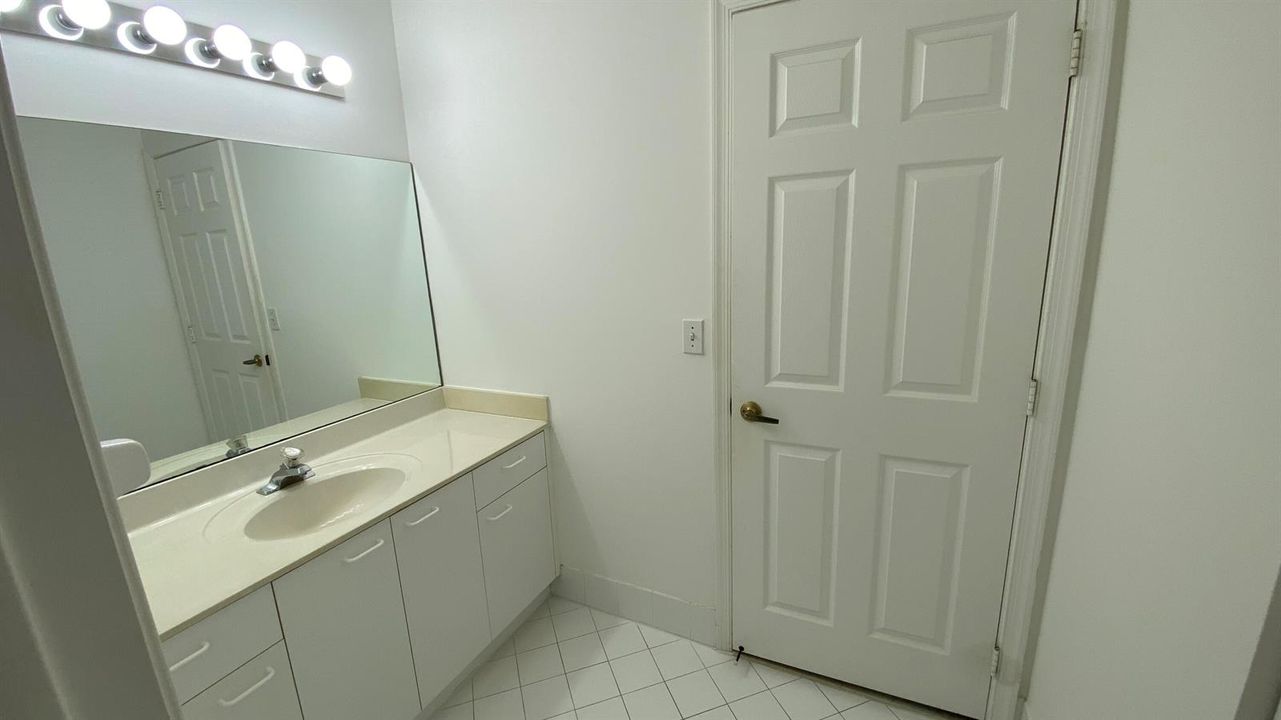 Full Bath Room 5