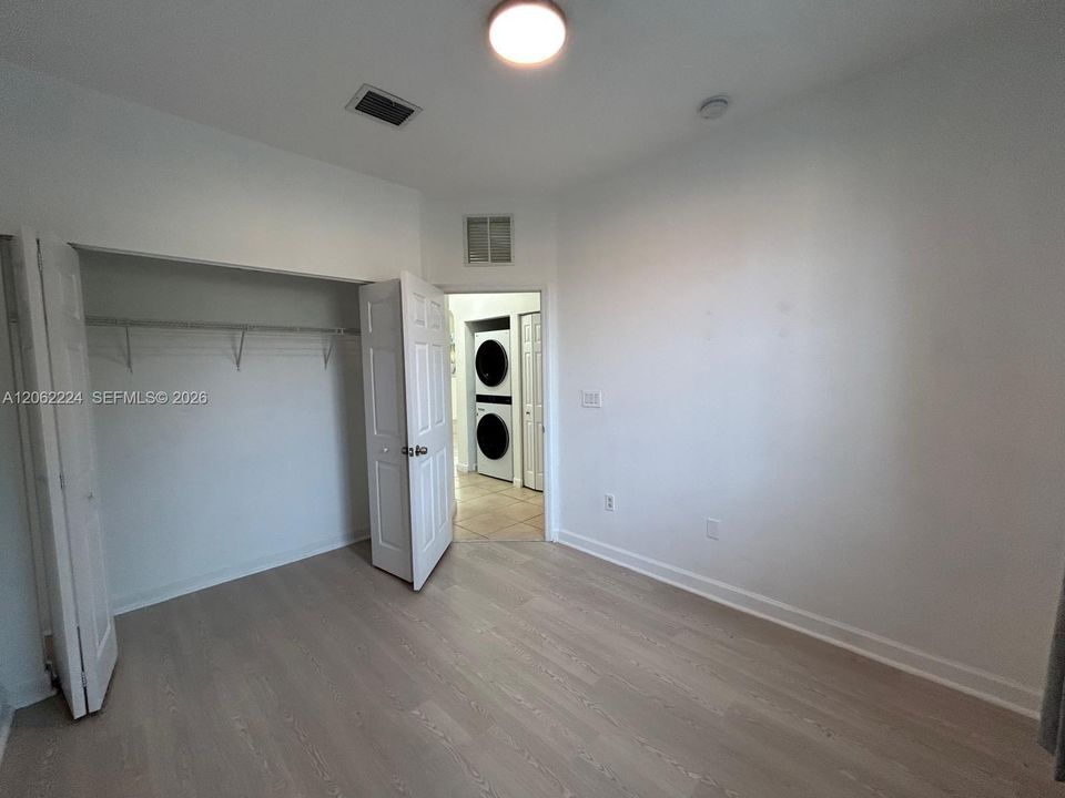 В аренду: $2,399 (3 спален, 2 ванн, 1150 Квадратных фут)