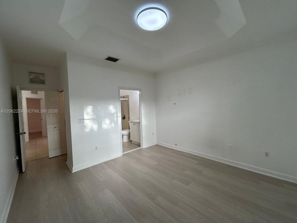 В аренду: $2,399 (3 спален, 2 ванн, 1150 Квадратных фут)