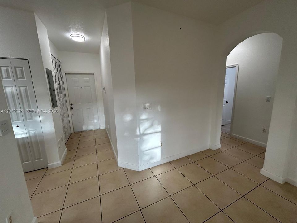 В аренду: $2,399 (3 спален, 2 ванн, 1150 Квадратных фут)