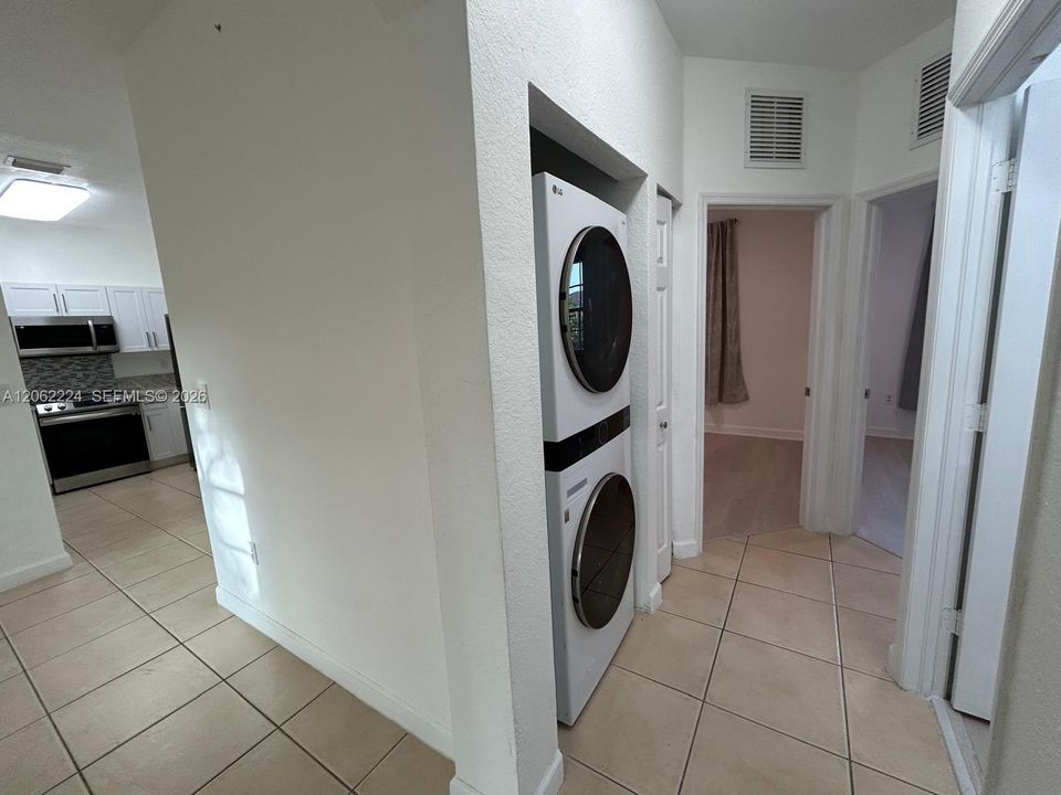 В аренду: $2,399 (3 спален, 2 ванн, 1150 Квадратных фут)