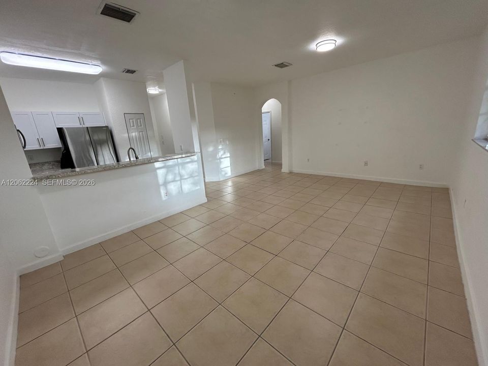 В аренду: $2,399 (3 спален, 2 ванн, 1150 Квадратных фут)