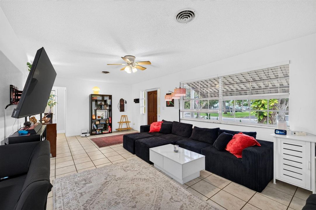 13-web-or-mls-699A2327