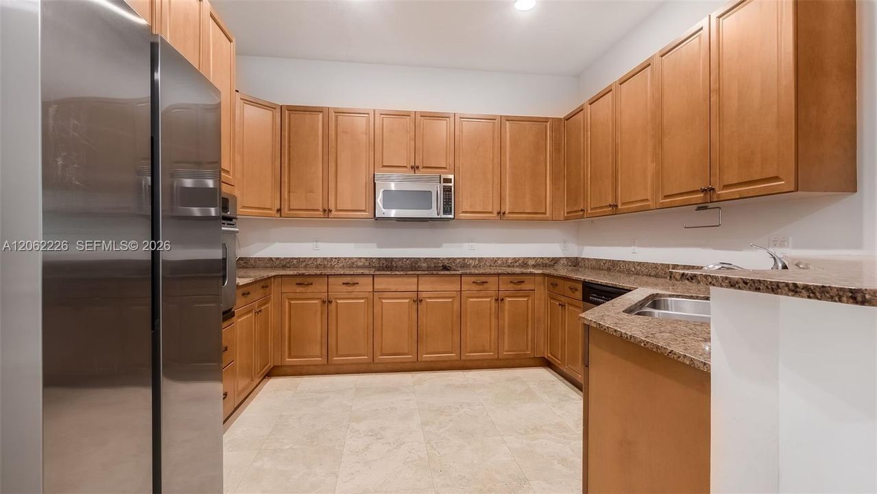 На продажу: $599,000 (3 спален, 2 ванн, 2043 Квадратных фут)