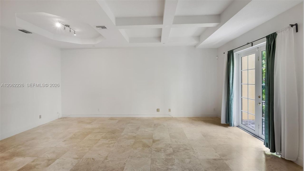 На продажу: $599,000 (3 спален, 2 ванн, 2043 Квадратных фут)