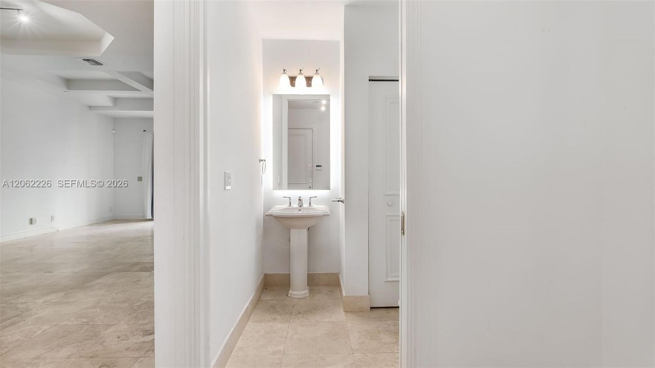 На продажу: $599,000 (3 спален, 2 ванн, 2043 Квадратных фут)