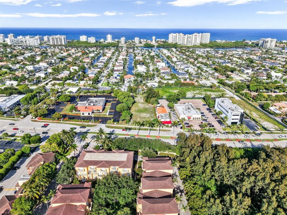 На продажу: $599,000 (3 спален, 2 ванн, 2043 Квадратных фут)