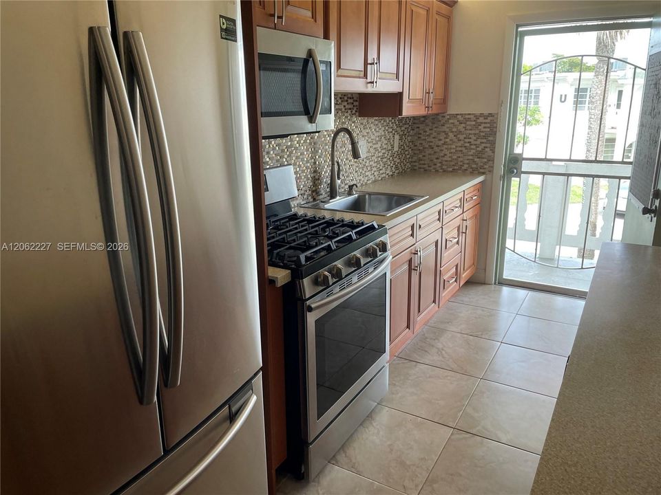 В аренду: $1,450 (1 спален, 1 ванн, 836 Квадратных фут)
