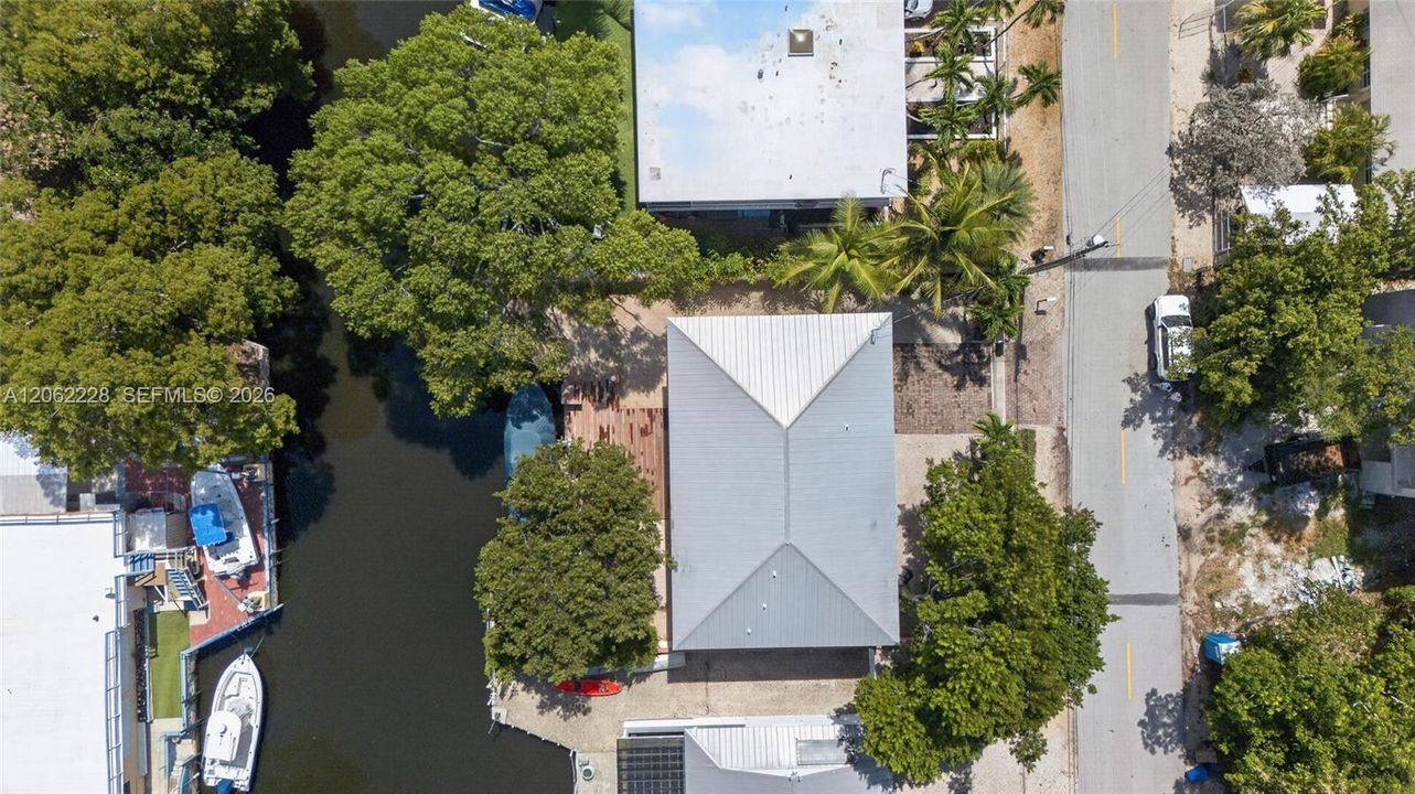 На продажу: $1,675,000 (3 спален, 2 ванн, 1245 Квадратных фут)