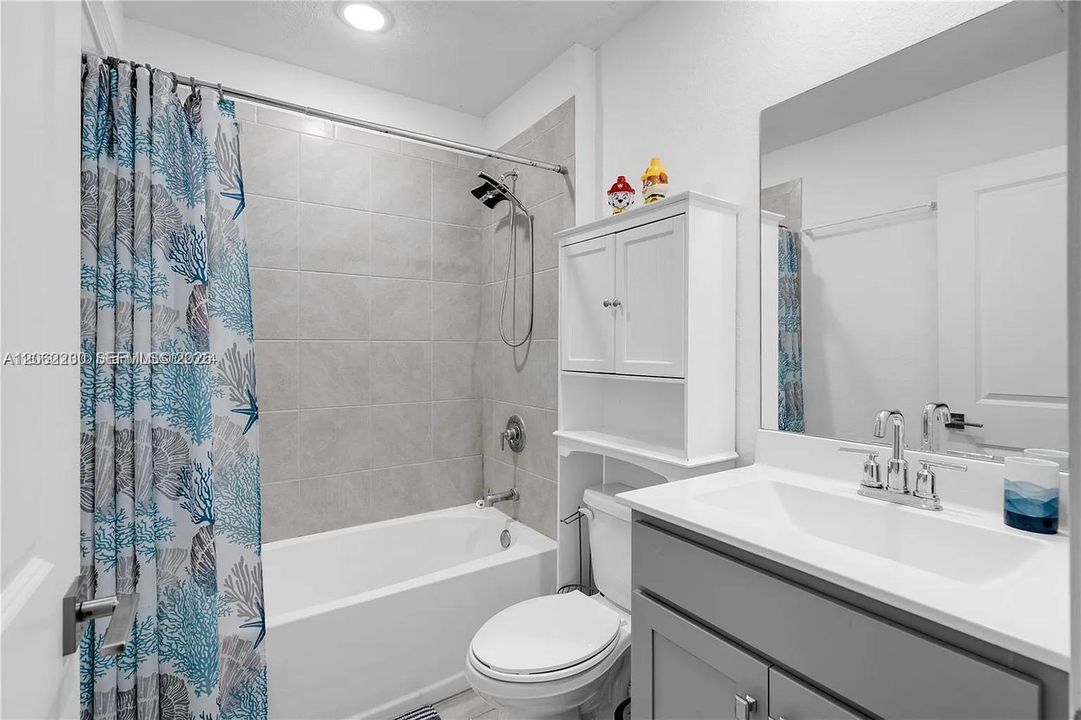 В аренду: $2,400 (3 спален, 2 ванн, 1302 Квадратных фут)