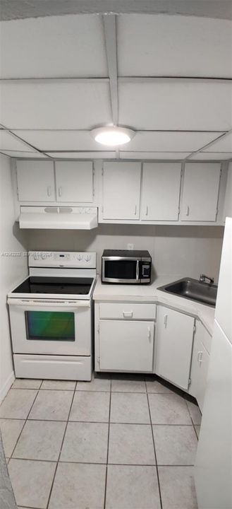 For Sale: $194,900 (1 beds, 1 baths, 598 Square Feet)
