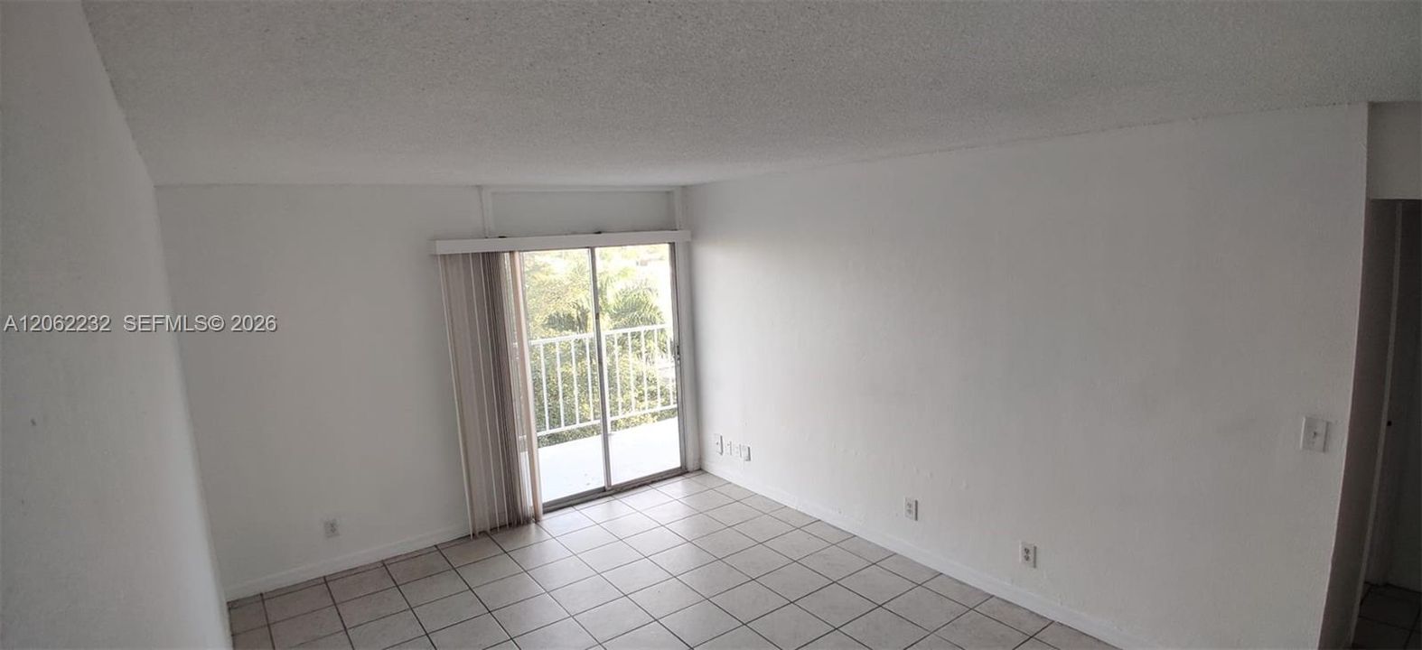 For Sale: $194,900 (1 beds, 1 baths, 598 Square Feet)