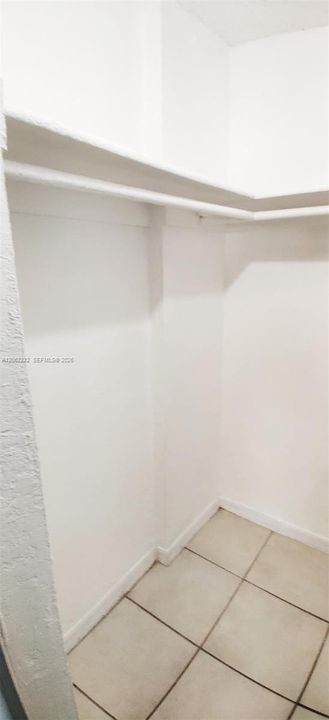 For Sale: $194,900 (1 beds, 1 baths, 598 Square Feet)
