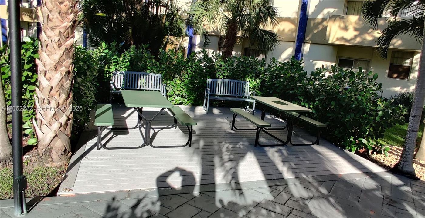 For Sale: $194,900 (1 beds, 1 baths, 598 Square Feet)