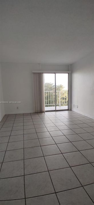 For Sale: $194,900 (1 beds, 1 baths, 598 Square Feet)