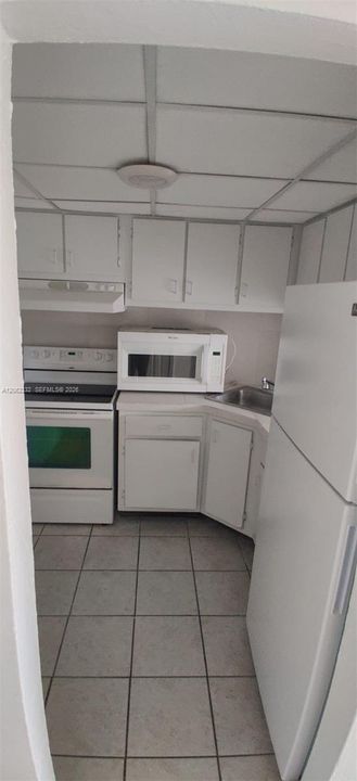 For Sale: $194,900 (1 beds, 1 baths, 598 Square Feet)