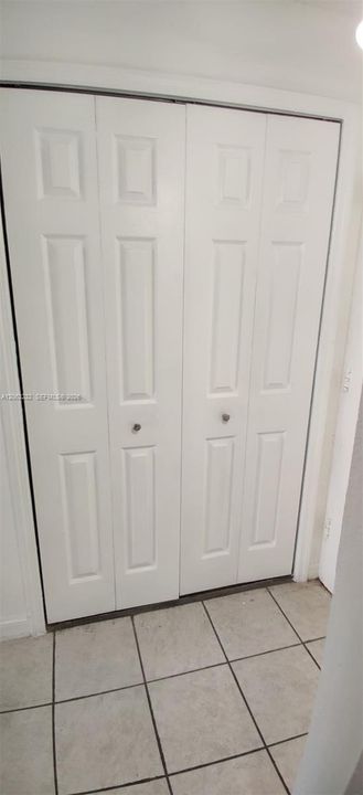 For Sale: $194,900 (1 beds, 1 baths, 598 Square Feet)