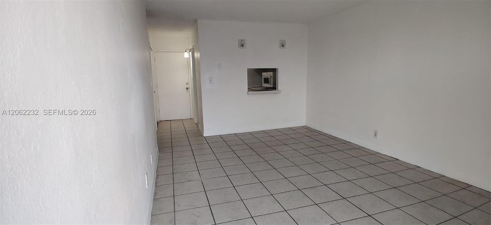 For Sale: $194,900 (1 beds, 1 baths, 598 Square Feet)