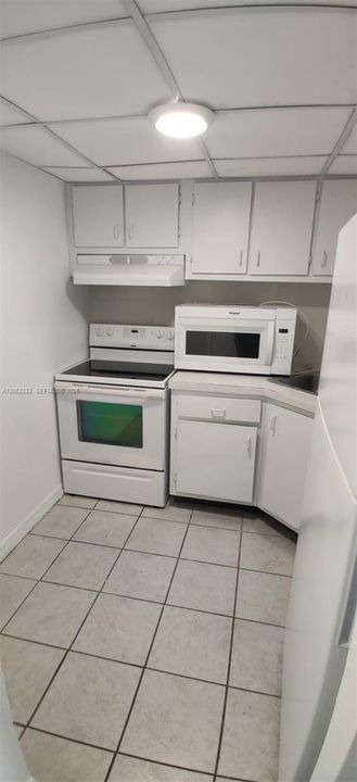 For Sale: $194,900 (1 beds, 1 baths, 598 Square Feet)