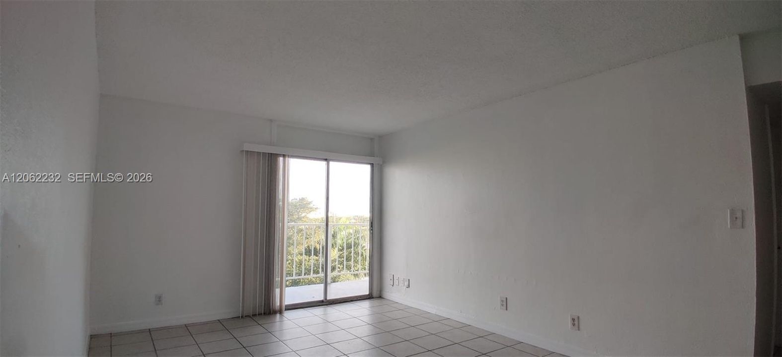 For Sale: $194,900 (1 beds, 1 baths, 598 Square Feet)