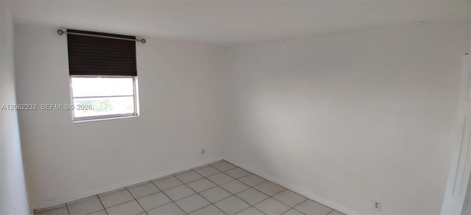 For Sale: $194,900 (1 beds, 1 baths, 598 Square Feet)