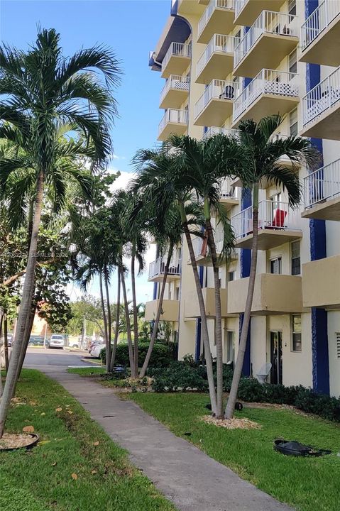For Sale: $194,900 (1 beds, 1 baths, 598 Square Feet)