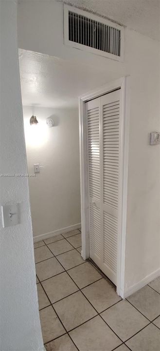 For Sale: $194,900 (1 beds, 1 baths, 598 Square Feet)