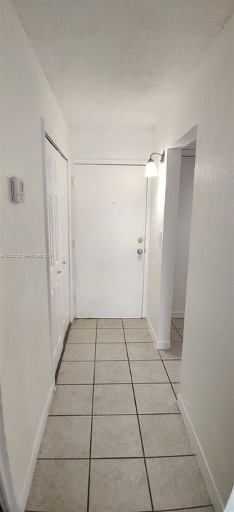For Sale: $194,900 (1 beds, 1 baths, 598 Square Feet)