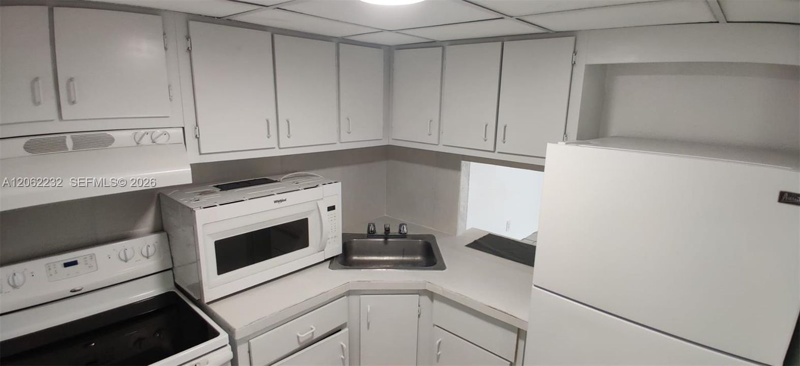 For Sale: $194,900 (1 beds, 1 baths, 598 Square Feet)