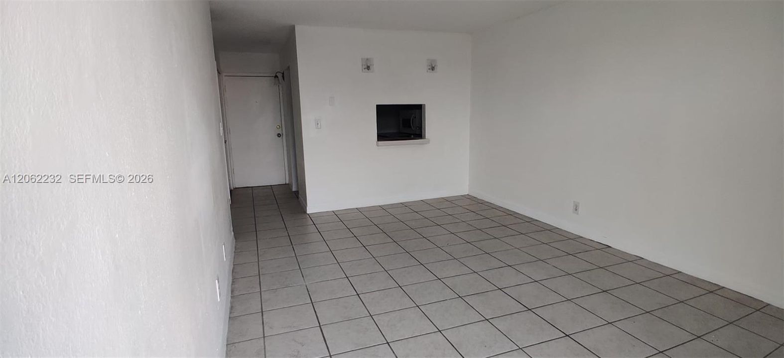 For Sale: $194,900 (1 beds, 1 baths, 598 Square Feet)