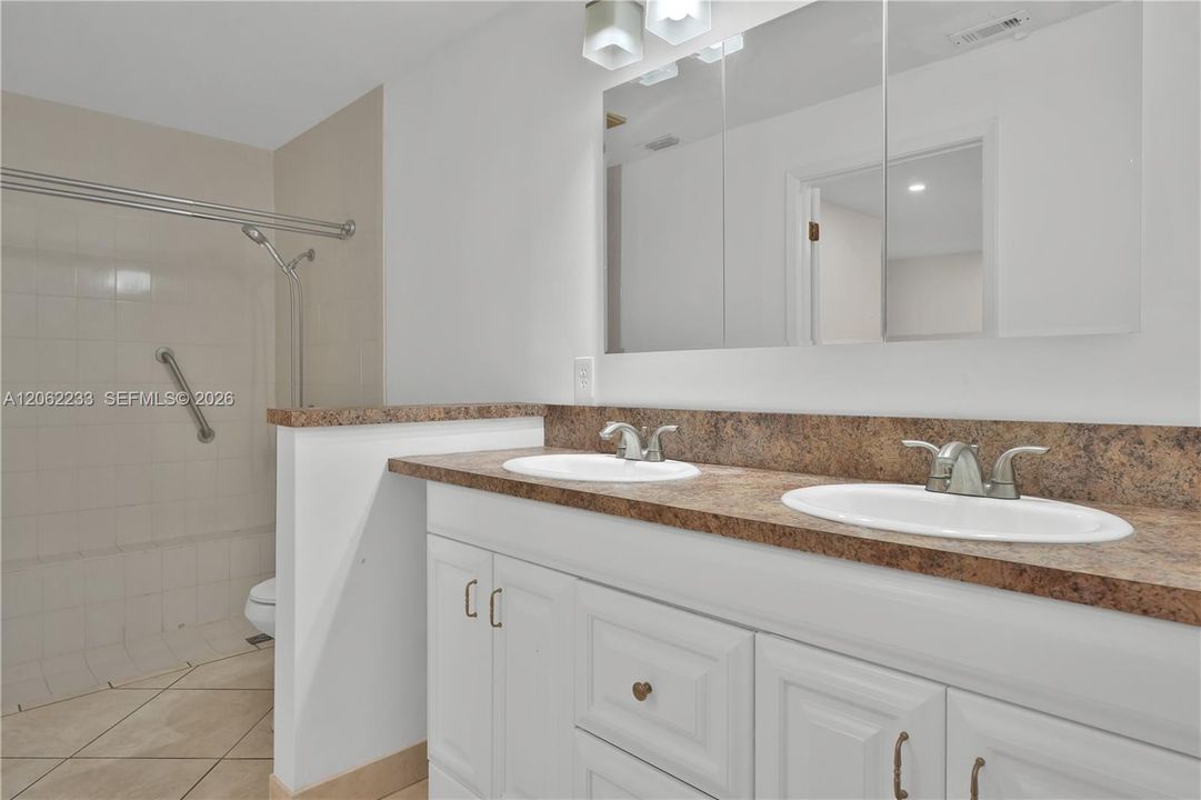 В аренду: $5,500 (4 спален, 2 ванн, 2500 Квадратных фут)