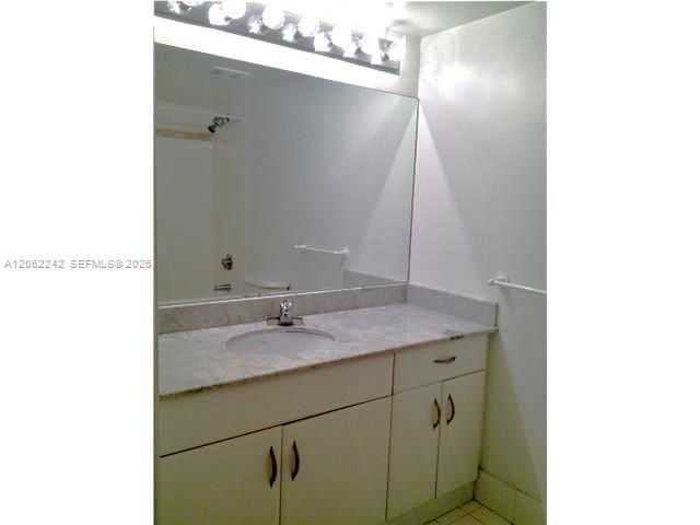 В аренду: $2,200 (0 спален, 1 ванн, 425 Квадратных фут)