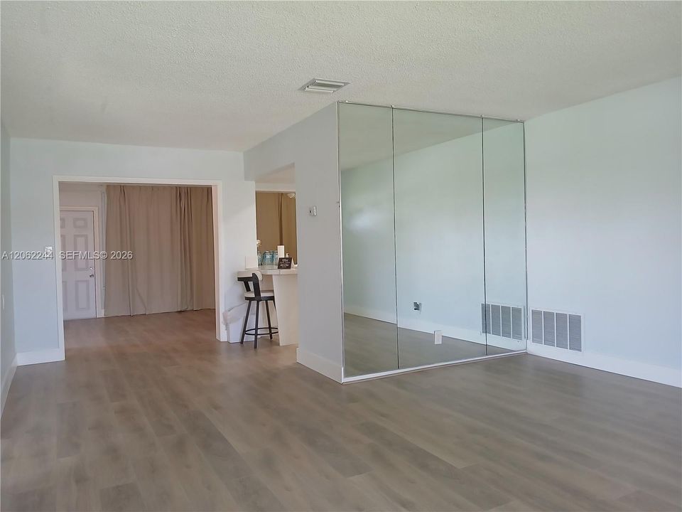 En Venta: $275,000 (2 camas, 1 baños, 1002 Pies cuadrados)