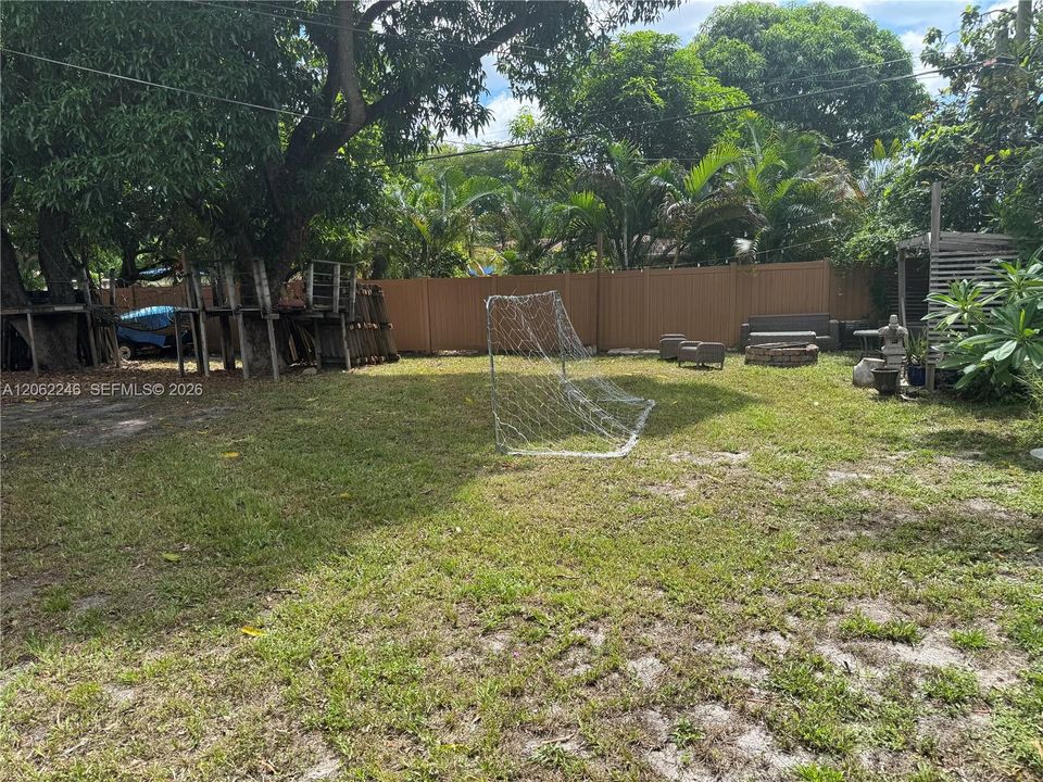 For Sale: $590,000 (3 beds, 2 baths, 1542 Square Feet)