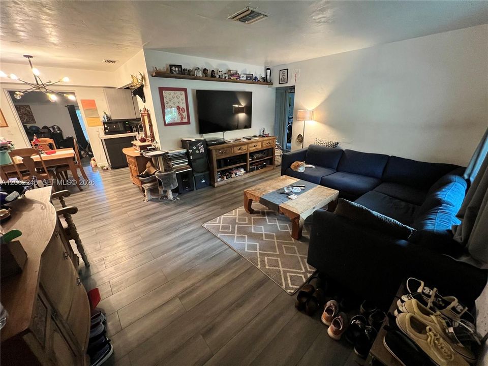 For Sale: $590,000 (3 beds, 2 baths, 1542 Square Feet)