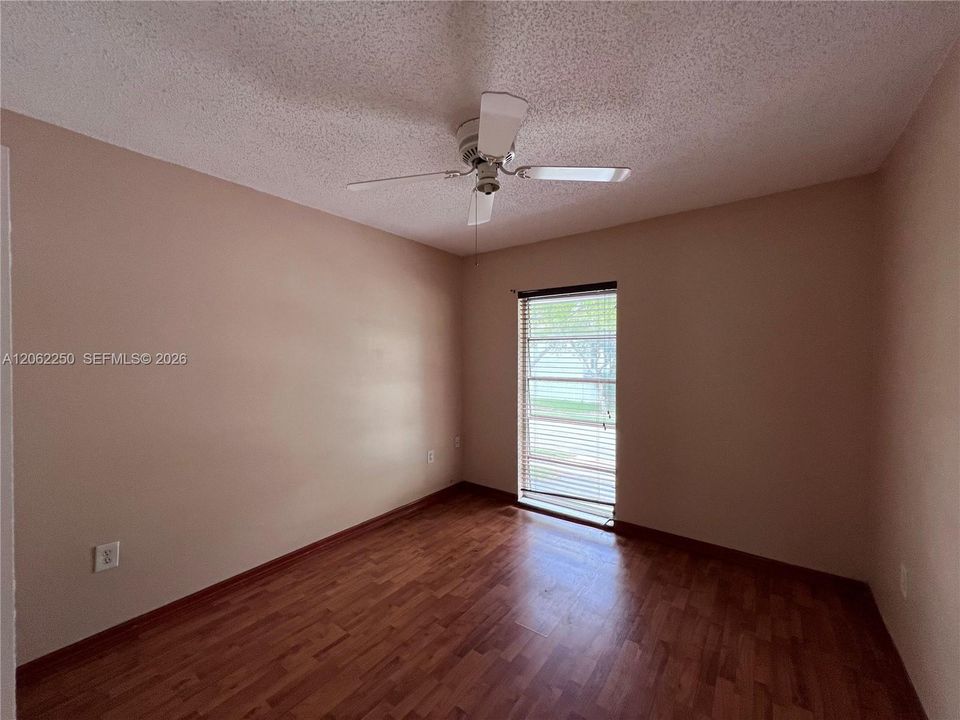 For Sale: $400,000 (4 beds, 2 baths, 1670 Square Feet)