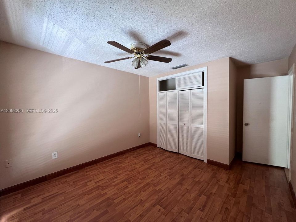 For Sale: $400,000 (4 beds, 2 baths, 1670 Square Feet)