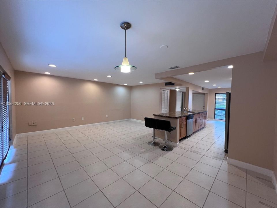 For Sale: $400,000 (4 beds, 2 baths, 1670 Square Feet)