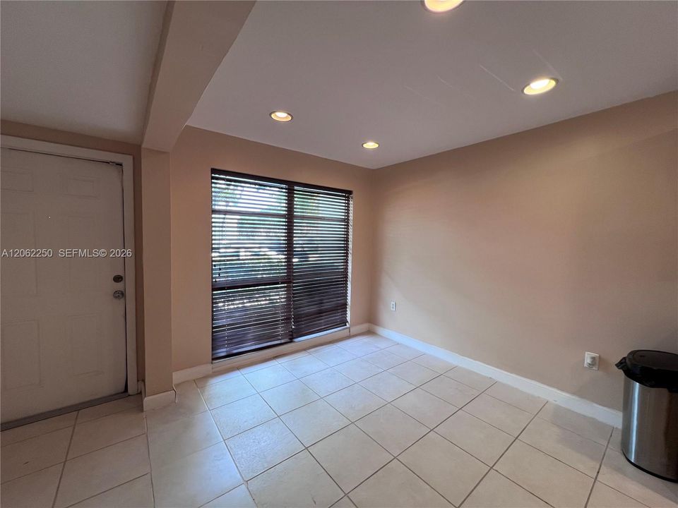 For Sale: $400,000 (4 beds, 2 baths, 1670 Square Feet)