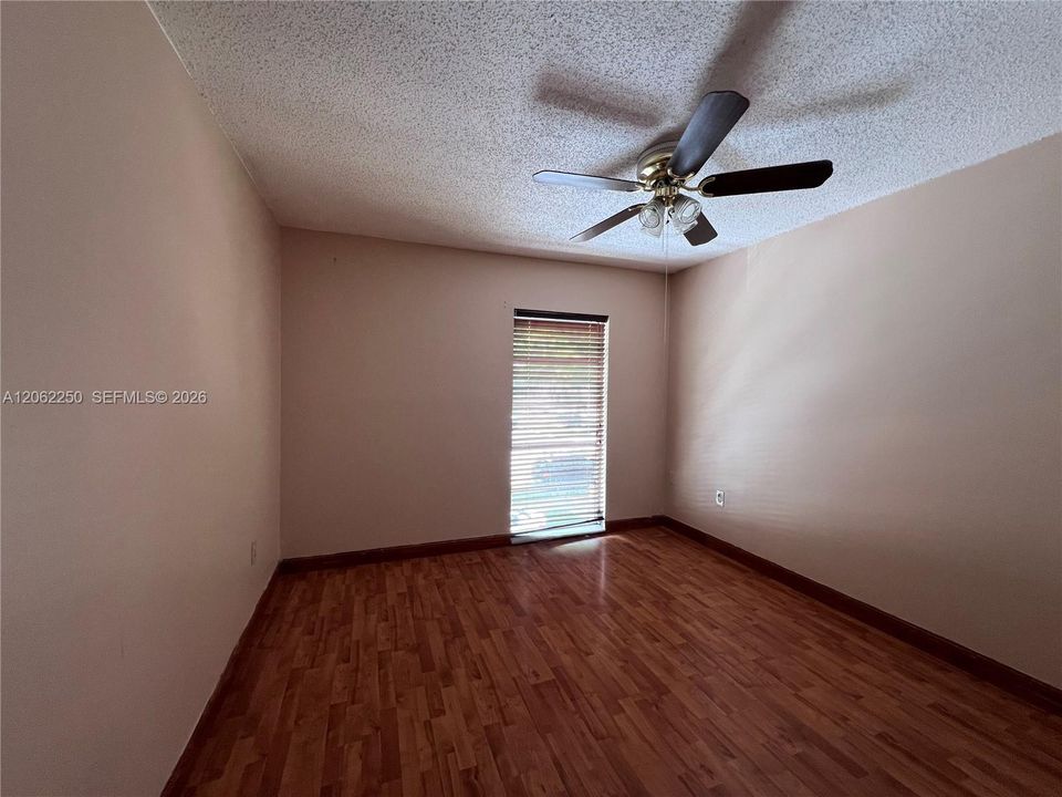 For Sale: $400,000 (4 beds, 2 baths, 1670 Square Feet)